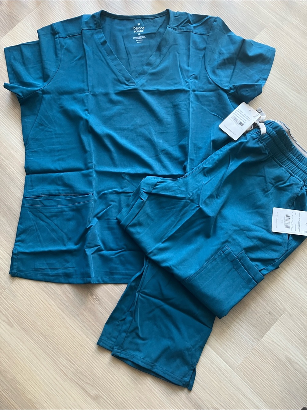 Beyond Scrubs women’s XL scrub set, NWT